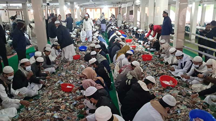 পাগলা মসজিদের দানবাক্সে মিলল ৩৫ বস্তা টাকা