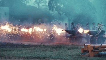 বীর শহীদদের প্রতি সেনাবাহিনীর গান স্যালুট প্রদর্শন