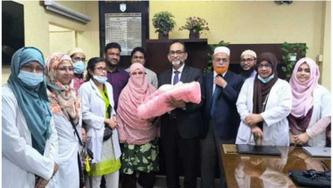 সুস্থভাবে বাড়ি ফিরেছে ৭৬৫ গ্রাম ওজনের শিশুটি