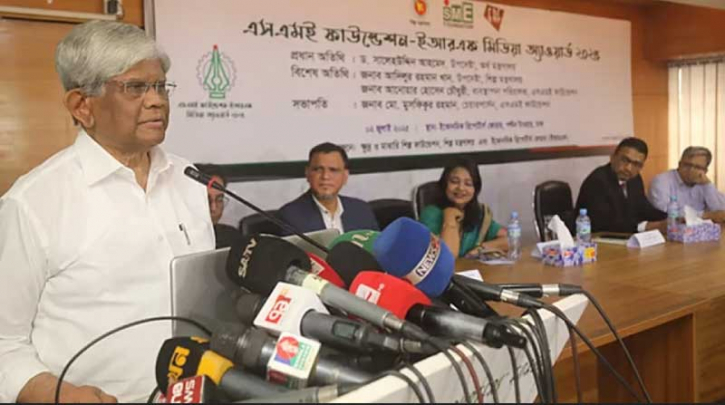 দুর্বল ব্যাংকগুলোতে গ্রাহকের আস্থা ফেরাতে কাজ চলছে: অর্থ উপদেষ্টা