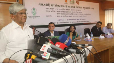দুর্বল ব্যাংকগুলোতে গ্রাহকের আস্থা ফেরাতে কাজ চলছে: অর্থ উপদেষ্টা