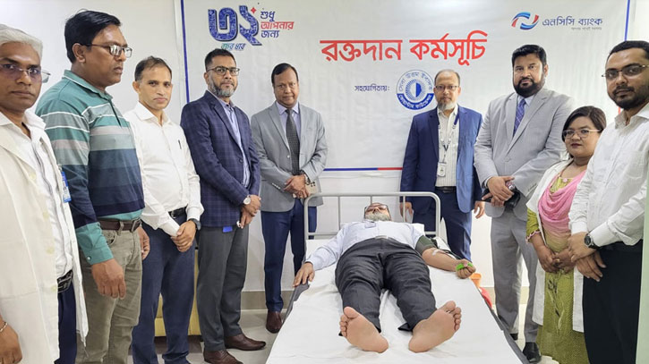 স্বেচ্ছায় রক্তদান করলেন এনসিসির ব্যাংকাররা