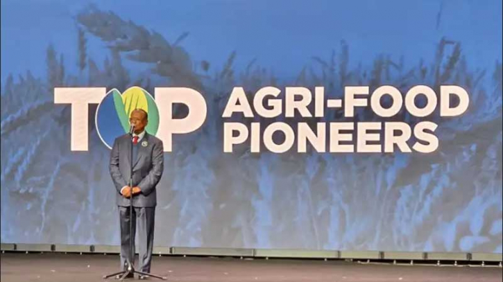 ‘টপ অ্যাগ্রি-ফুড পাইওনিয়ার-২০২৫’ পুরস্কার পেলেন আবদুল আউয়াল মিন্টু