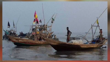 ইলিশ উৎপাদন বাড়াতে আগামী দুই মাস নদীতে মাছ ধরা নিষিদ্ধ